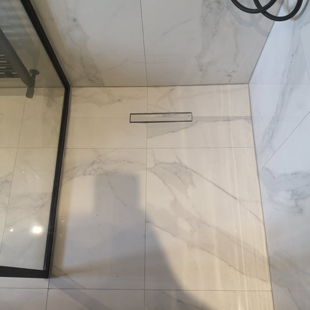 Wet room shower tray with linear drain